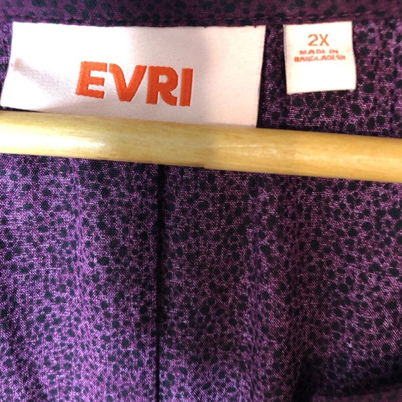 Evri Split Neck Blouse Top Sz 2X Purple Wine Leopard Print Classic Office Casual - Picture 7 of 8